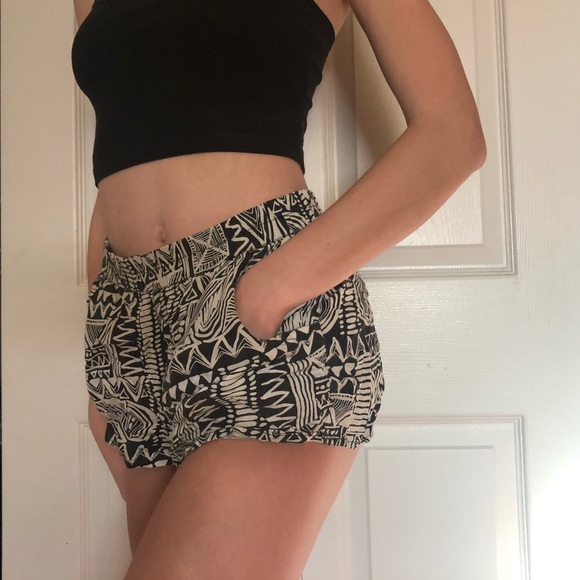 Billabong Patterned Shorts - Picture 2 of 4